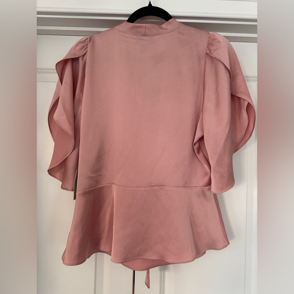 CeCe Blouse. NWT. Size M.